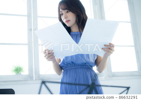 樂譜架女 86632291