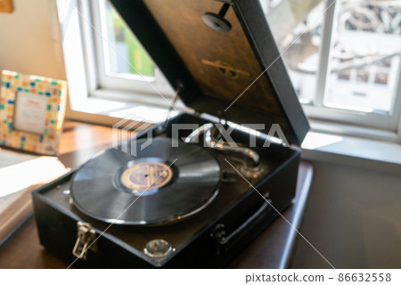 Blurred image: Table with retro record player Blurred image: Table with retro record player 86632558