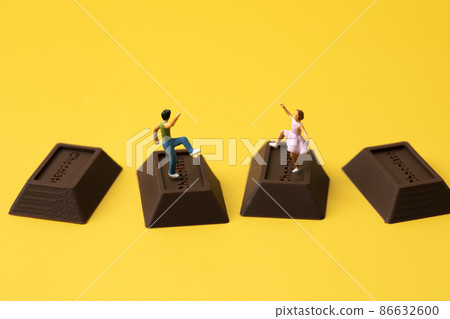 couple dancing over chocolate 86632600