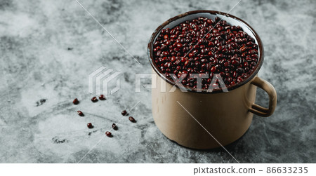 adzuki beans in an enamel pot adzuki beans in an enamel pot 86633235