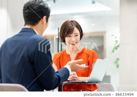 諮詢顧問的年輕女性攝影合作：WEEK芝大門（Sun Frontier Fudousan） 86633494