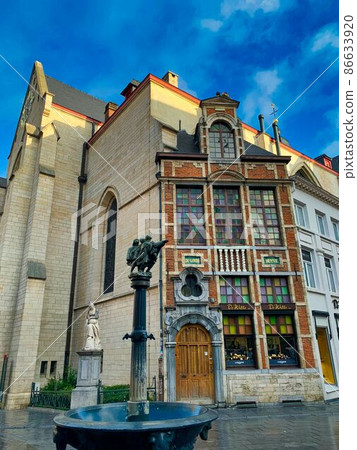 Brussels' historic buildings and fashionable cityscape 86633920