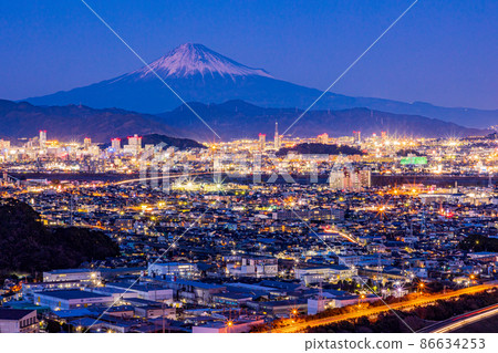 （靜岡縣）靜岡市街景、東名高速公路、富士山夜景 86634253