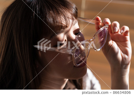 年輕的女士 86634806