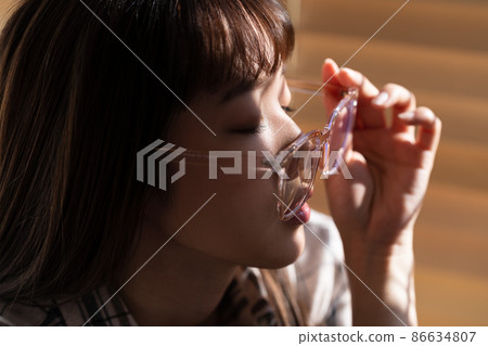 年輕的女士 86634807