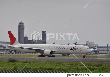 飛機在成田機場起飛和降落 86635253