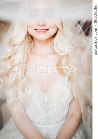 Monochrome portrait of sensuality and charming Monochrome portrait of sensuality and charming 86638066