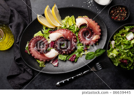 Grilled octopus 86639445