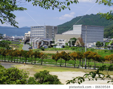 從宇和運動公園看到的西洋市政廳(愛媛縣西洋市) 從宇和運動公園看到的西洋市政廳(愛媛縣西洋市) 86639584
