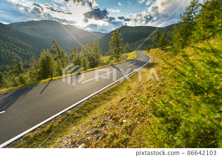 Motorbiker riding in Austrian Alps 86642103