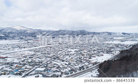 《山形縣》冬天的上山市鳥瞰圖 86645339
