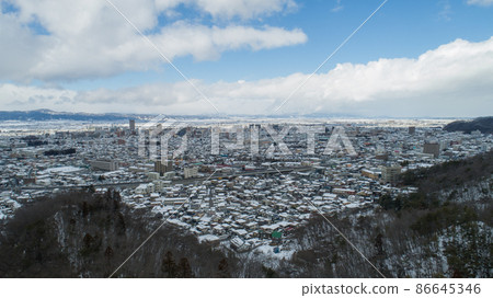 《山形縣》冬天的山形市鳥瞰圖 86645346