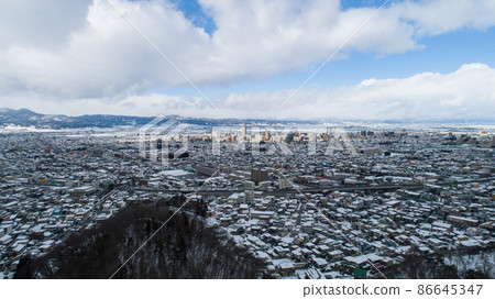 《山形縣》冬天的山形市鳥瞰圖 86645347