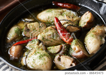 Abillo with oysters and mushrooms 86645473