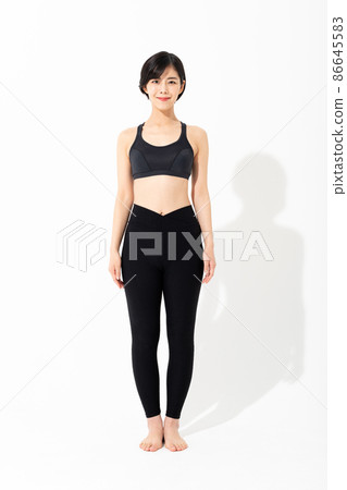 Portrait of a woman wearing sportswear 86645583