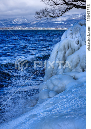 飛濺冰的豬苗代湖 86645788