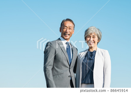 Middle business person portrait 86645914