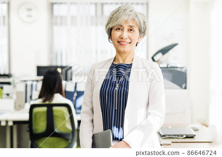 Portrait of a female in her 50s working in the office Portrait of a female in her 50s working in the office 86646724