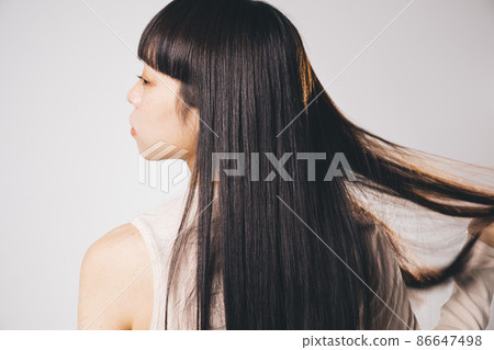 Hair care and natural beauty image for women in their 20s 86647498