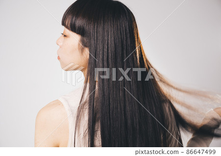 Hair care and natural beauty image for women in their 20s 86647499