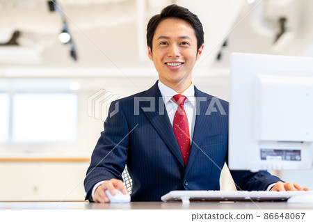 Businessman working in the office Photo cooperation: WEEK Shibadaimon (Sun Frontier Fudousan) 86648067
