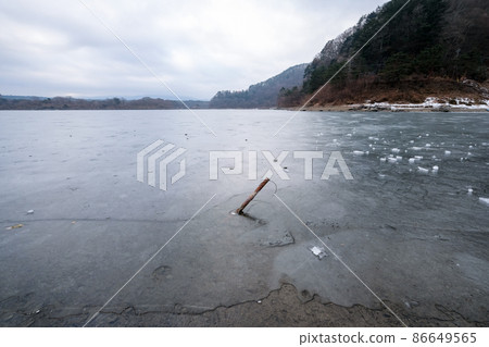 Frozen Lake Shoji in Yamanashi Prefecture Frozen Lake Shoji in Yamanashi Prefecture 86649565