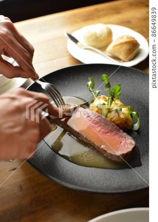 晚餐烤牛肉 晚餐烤牛肉 86649839