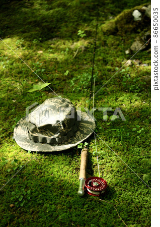 A fly tackle placed on a mossy rock 86650035