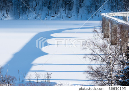 Shadow of frozen Shuparo Lake and Platinum Bridge 86650195