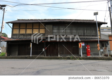 Fukushima Miharu Scenery with a round post (near Hachimanmachi) Fukushima Miharu Scenery with a round post (near Hachimanmachi) 86651070