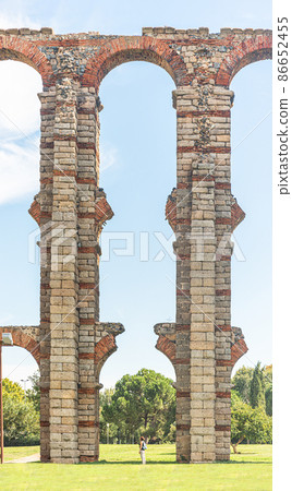 Tourist under stone arches of Miraculous aqueduct Tourist under stone arches of Miraculous aqueduct 86652455