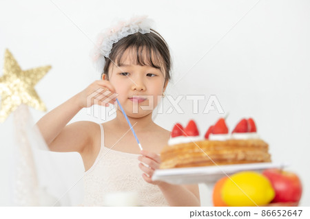 kids lifestyle birthday cake celebration 86652647