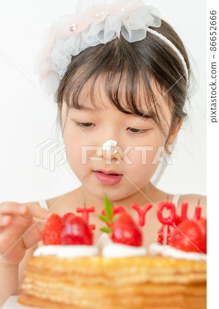 kids lifestyle birthday cake celebration kids lifestyle birthday cake celebration 86652666