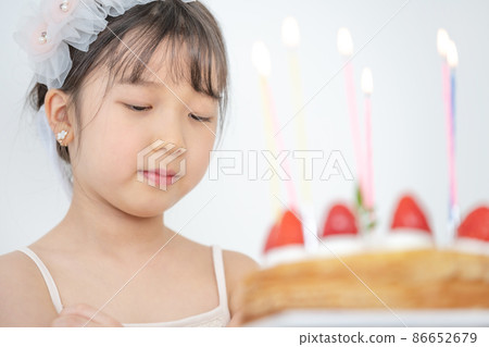 kids lifestyle birthday cake celebration kids lifestyle birthday cake celebration 86652679