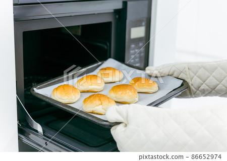 做麵包的女性（手頭） 86652974