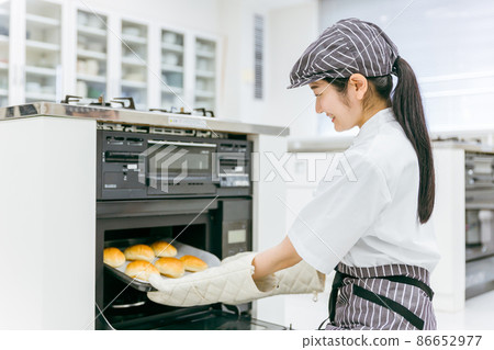 做麵包的女人 86652977