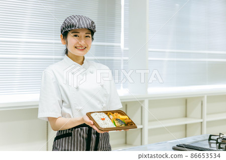 做午餐的女廚師 做午餐的女廚師 86653534