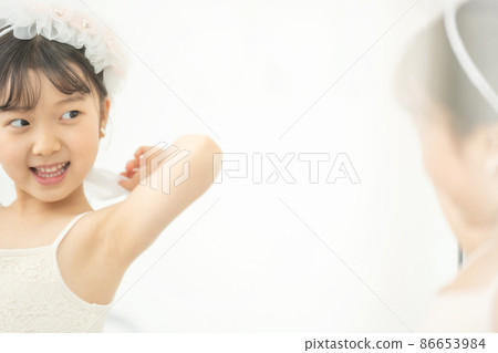children lifestyle princess mirror girl children lifestyle princess mirror girl 86653984
