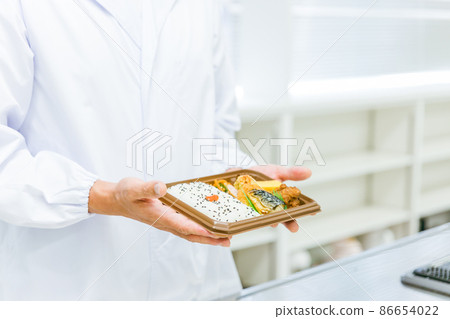 Male cook making lunch (without face) 86654022