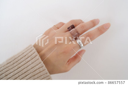 Female hand wearing a unique ring 86657557