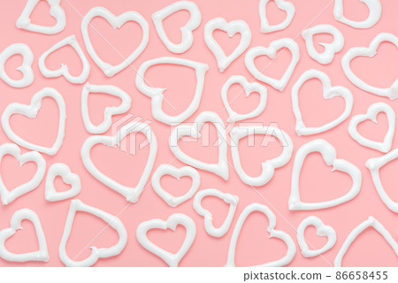 meringue kiss cookies of heart shapes over pink 86658455