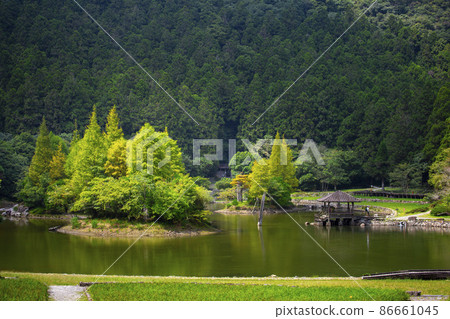 台灣,高山湖泊,明池,涼亭,台湾、高山湖、明池、パビリオン、 lake, pavilion, 台灣,高山湖泊,明池,涼亭,台湾、高山湖、明池、パビリオン、 lake, pavilion, 86661045