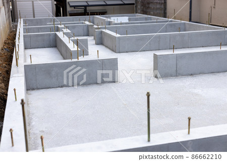 新建獨立式住宅的地基施工現場 86662210