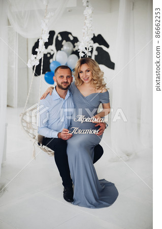 Couple handsome man and pregnant woman taking self Couple handsome man and pregnant woman taking self 86662253
