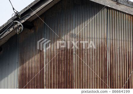 生鏽的舊鍍鋅鐵牆 生鏽的舊鍍鋅鐵牆 86664199