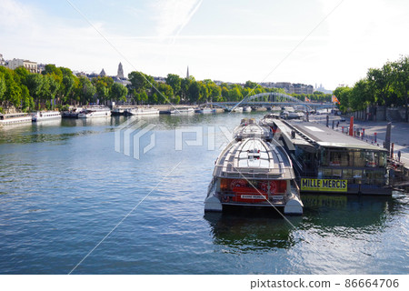 The Seine river in Paris The Seine river in Paris 86664706