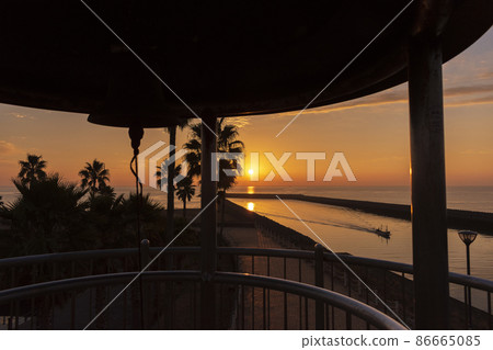 Winter marina dawn 86665085