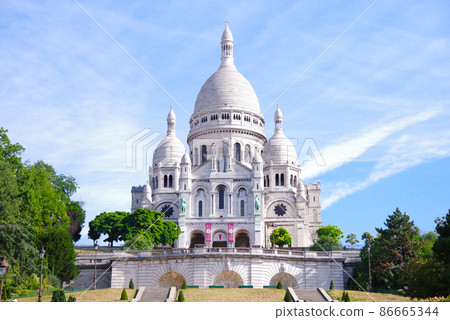 Montmartre in Paris 86665344