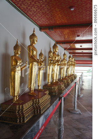 There is a whole row of gold cast Buddha statues in the temple. Bronze figures 86666675