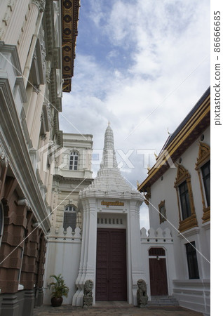 A view of the Grand Palace, an attraction in Thailand. The architectural street of the royal family 86666685